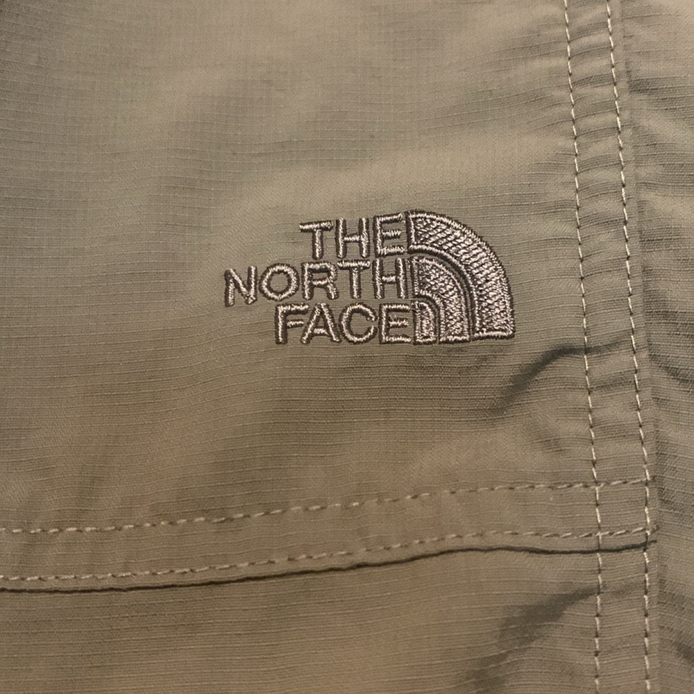 The North Face Olive Green Capri Pants
Excellent Used Condition Sz 4 - Picture 3 of 8